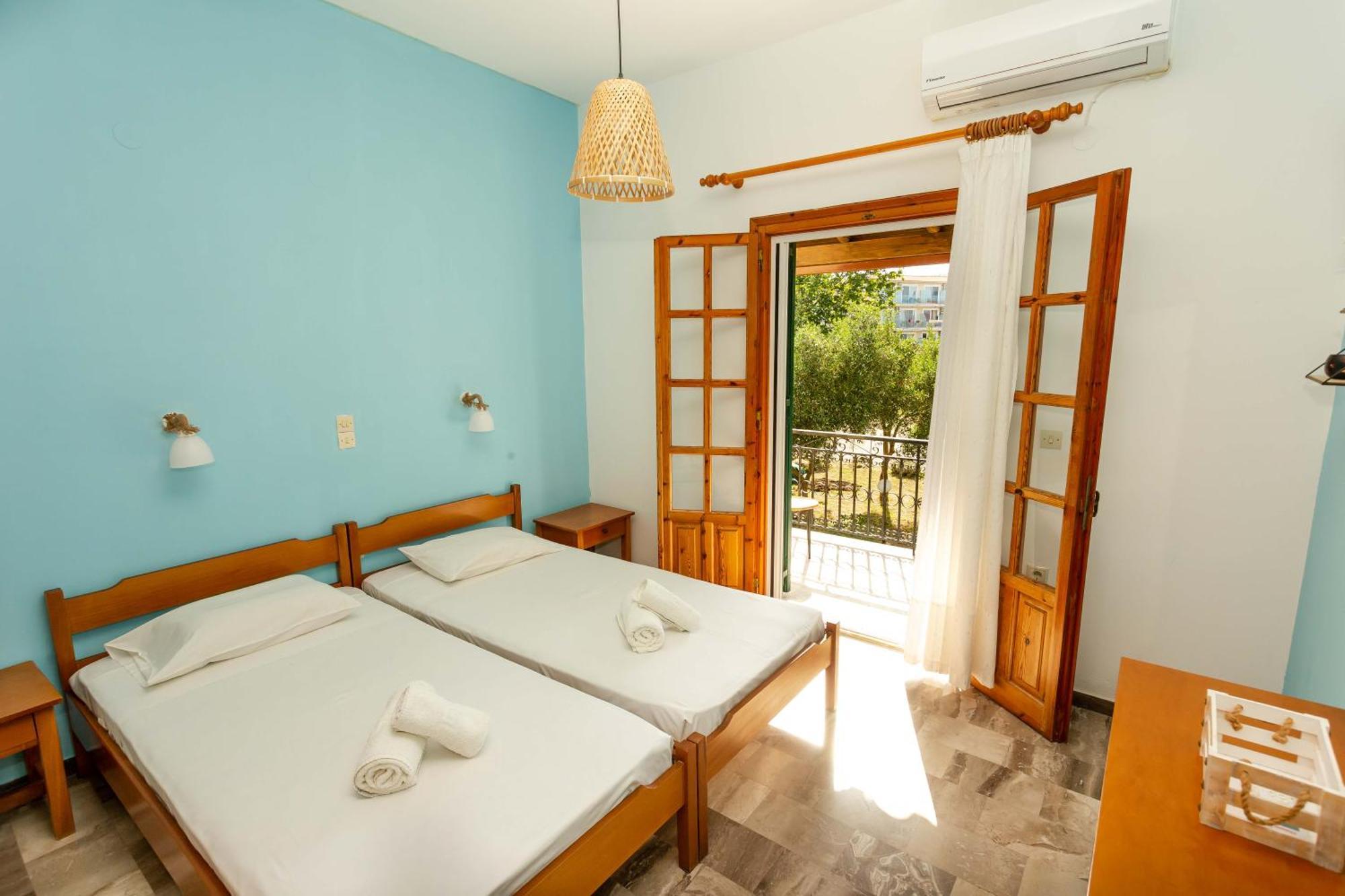 Apartment Blue Wave With Pool 100m From The