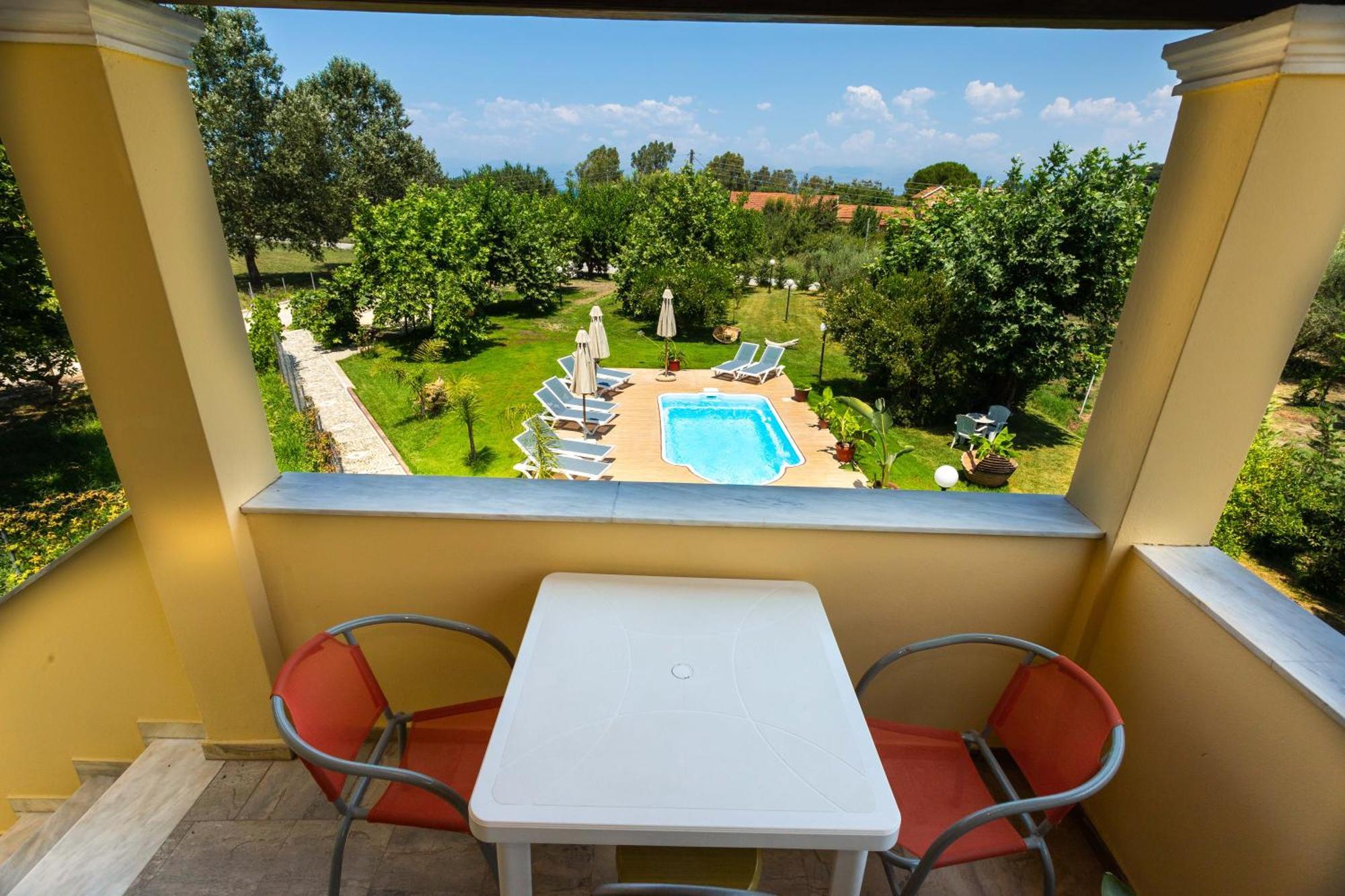 Blue Wave With Pool 100m From The Appartamento Karousádes