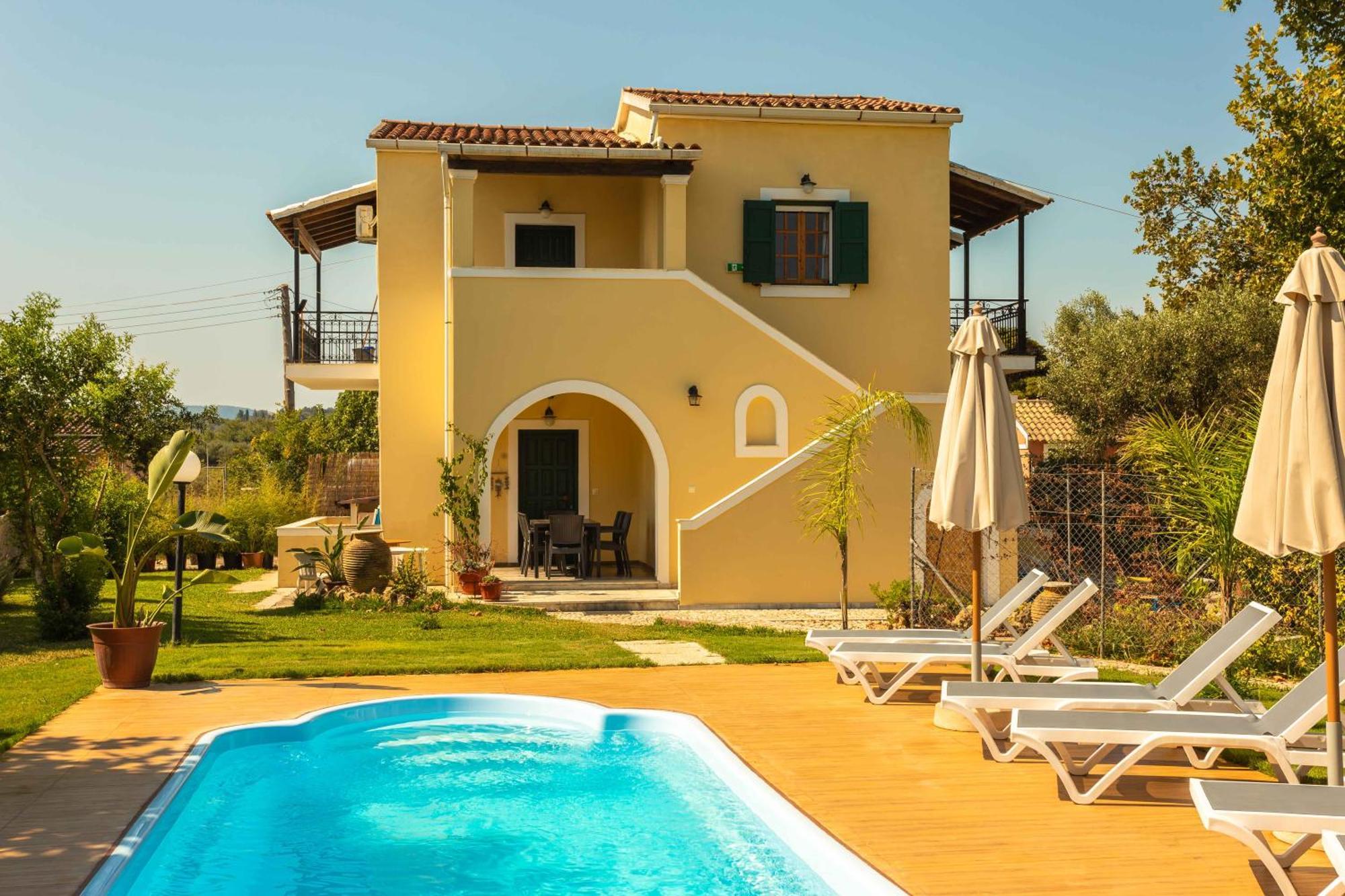 Blue Wave With Pool 100m From The